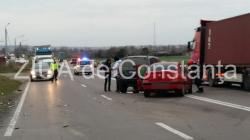 Pericol de incendiu în urma impactului a două autoturisme, la ieşire din Valu lui Traian (galerie foto+video)   