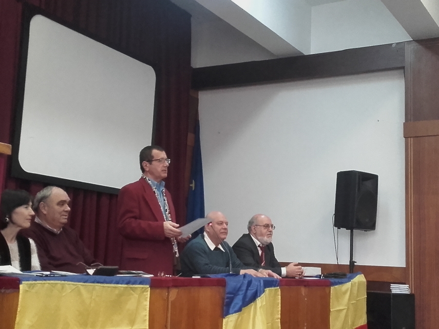 epigrame fabule poezii proza scurta si caricaturi de calitate containerul cu umor lansat de clubul umoristilor