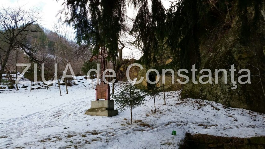 cum arata biserica rupestra din alunis devastata de incendiu galerie foto 616722