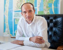 Robert Boroianu - „Tinerii trebuie încurajaţi să pornească afaceri fără teama că statul român le va lua şi pielea de pe ei”