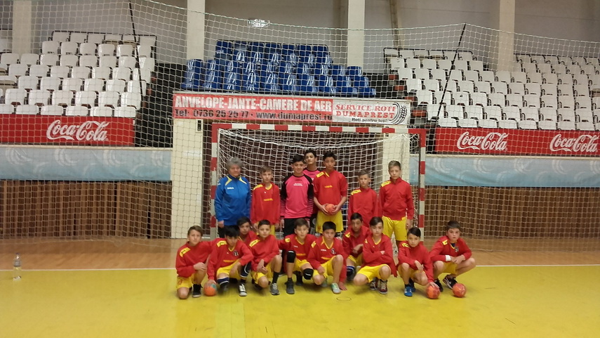 renii si spiridusii au jucat handbal css medgidia a castigat prima editie a cupei mos craciun galerie