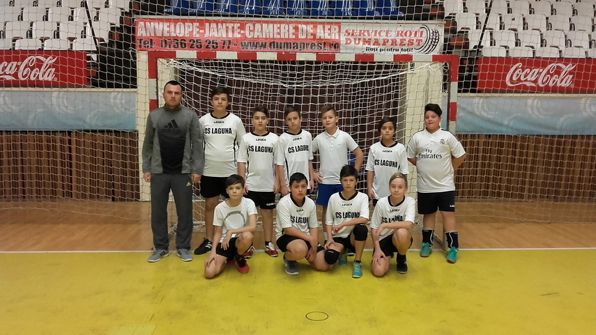 renii si spiridusii au jucat handbal css medgidia a castigat prima editie a cupei mos craciun galerie