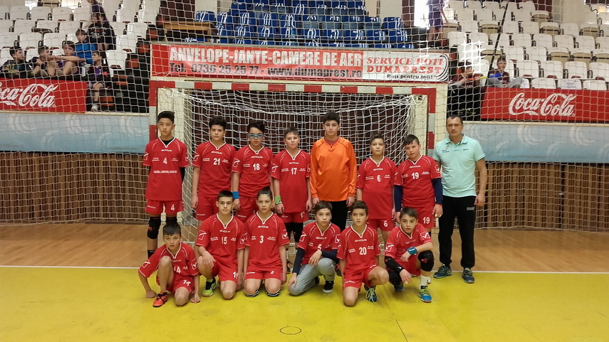 renii si spiridusii au jucat handbal css medgidia a castigat prima editie a cupei mos craciun galerie