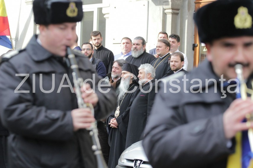 exclusiv fanfara fortelor navale ii canta lui ips teodosie cu prilejul aniversarii sale galerie foto