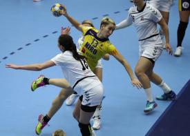 Handbal feminin La un meci distanţă de semifinalele CE