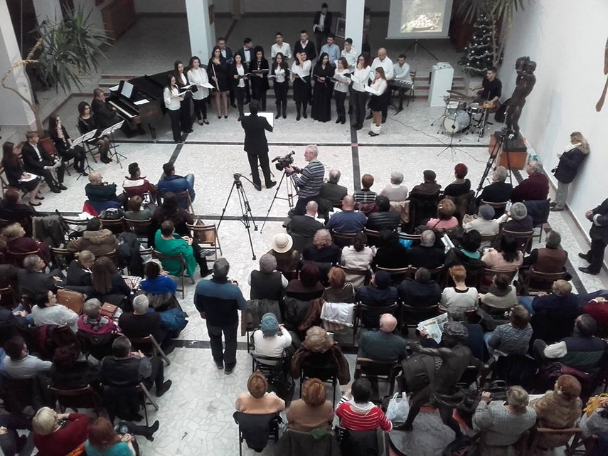 eveniment editorial un numar impresionant de tomitani martori la viata tacuta a naturii galerie foto