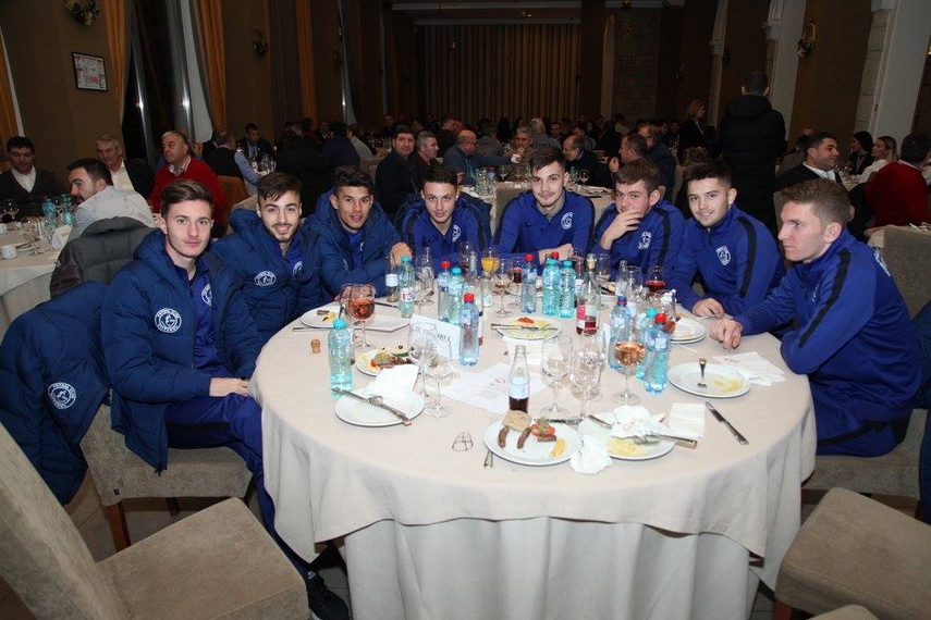 la petrecerea de final de an fc viitorul si a lansat imnul lupta si ntr o buna zi campioana tu vei fi