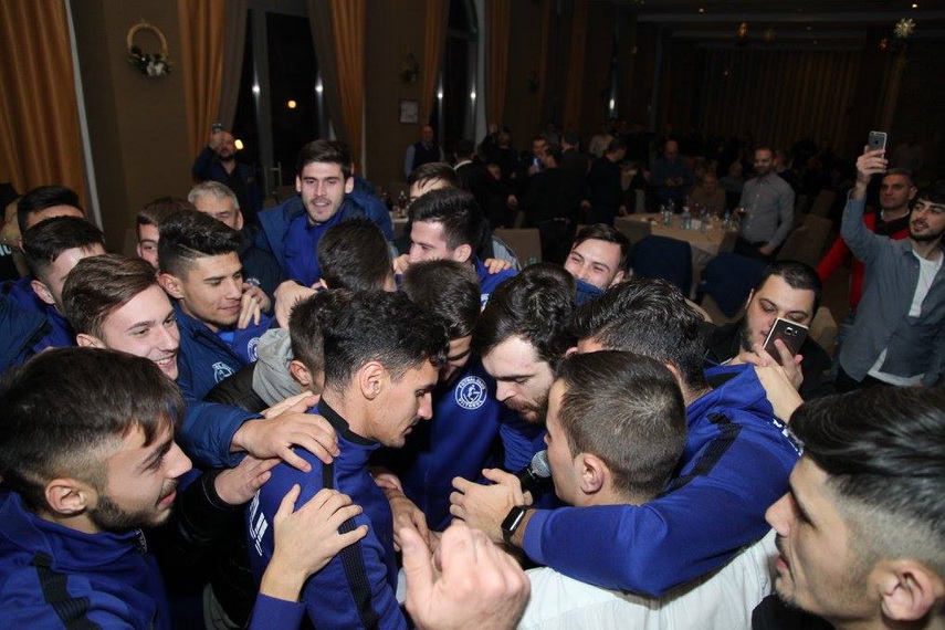 la petrecerea de final de an fc viitorul si a lansat imnul lupta si ntr o buna zi campioana tu vei fi