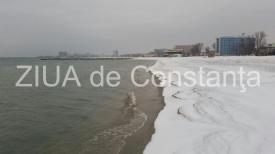 Fotoreportaj Plaja din stațiunea Mamaia, pusă în valoare de covorul alb al zăpezii (galerie foto+video) 