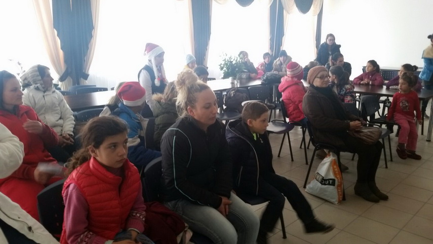 un strop de bucurie si fericire daruri de la rompetrol rafinare pentru 60 de copii din familii defavorizate