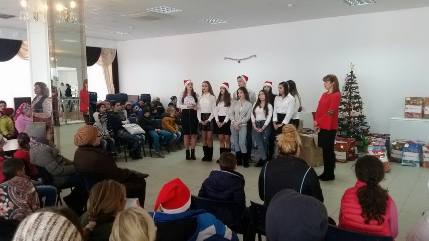 un strop de bucurie si fericire daruri de la rompetrol rafinare pentru 60 de copii din familii defavorizate