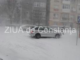 UPDATE ORA 13.00 Viscolul face ravagii în Constanța - Cartiere fără curent electric, căldură și apă, intersecții nesemaforizate. Situația de la ora 11.00 (video)             