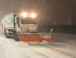 Utilajele Polaris încep să transporte zăpada de pe domeniul public