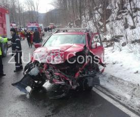 UPDATE2 Două persoane au decedat. Elicopterul SMURD este la fața locului. Accident grav! Două persoane sunt încarcerate! (video)