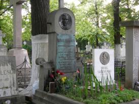 Ziua Culturii Naționale Zeci de persoane au cinstit memoria lui Eminescu, la Cimitirul Bellu