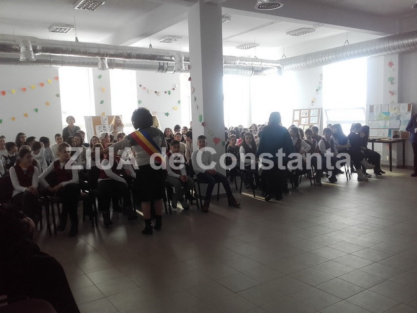au sarbatorit 167 de ani de la nasterea lui eminescu in campusul scolar din cumpana a fost dezvelit bustul