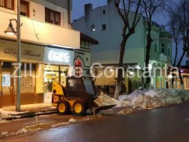 Se deszăpezeşte pista de biciclete de pe bulevardul Tomis (galerie foto + video) 