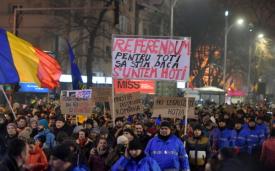 Reuters, despre protestele din România „Mii de oameni protestează împotriva decriminalizării unor infracțiuni\