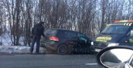 Accident rutier cu trei mașini la intersecţia către Costineşti