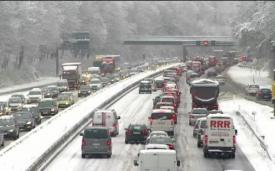 Numeroase accidente înregistrate în Germania din cauza zăpezii și a poleiului 