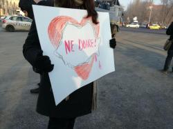 Peste 2.000 de oameni cer demisia Guvernului în Piaţa Victoriei