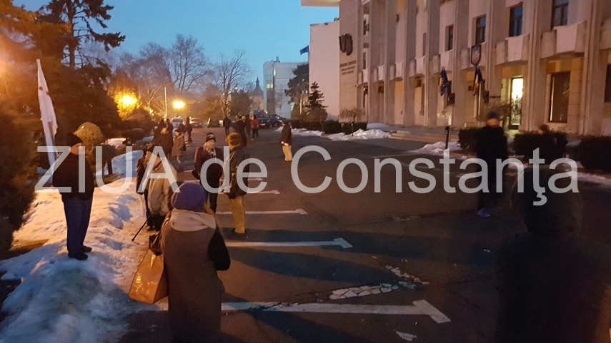 constantenii se strang din nou la prefectura 622455