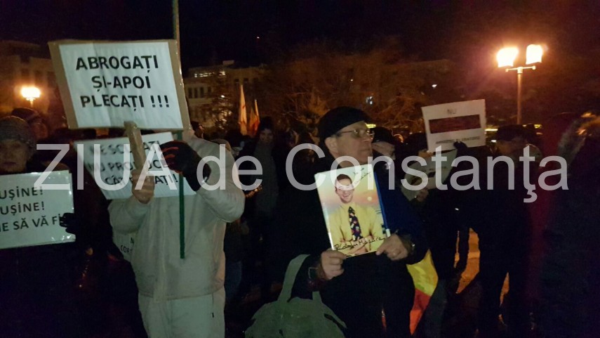 constantenii se strang din nou la prefectura 622455