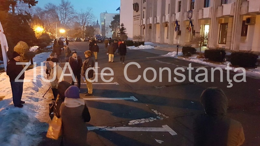 constantenii se strang din nou la prefectura 622455