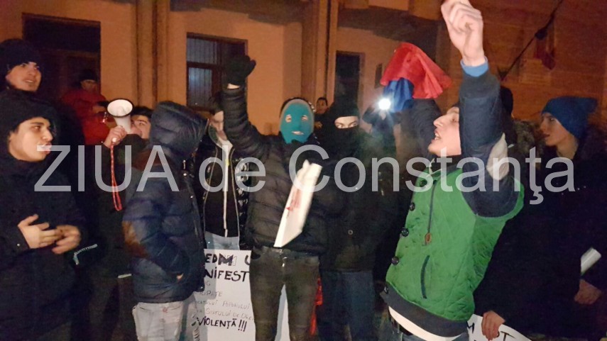 constantenii se strang din nou la prefectura 622455