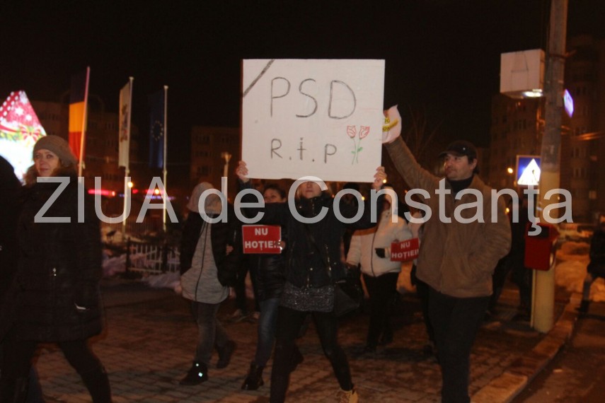 constantenii se strang din nou la prefectura 622455