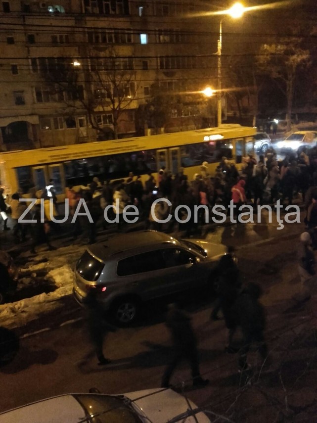 constantenii se strang din nou la prefectura 622455