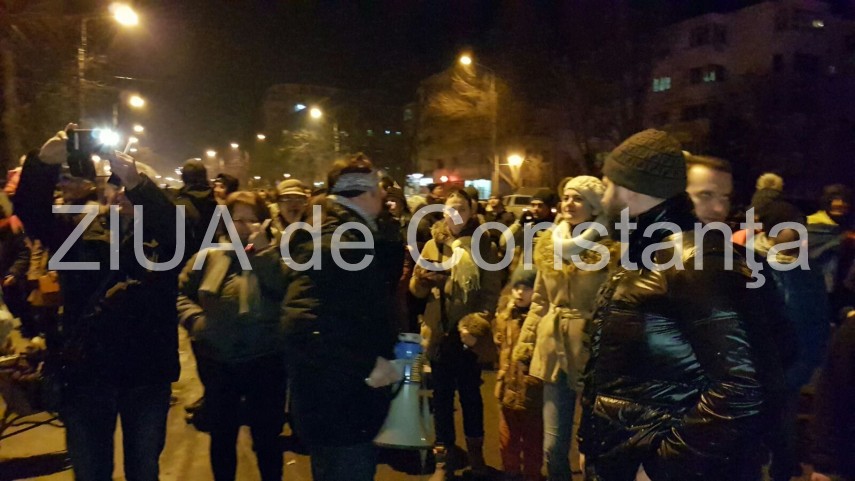 constantenii se strang din nou la prefectura 622455
