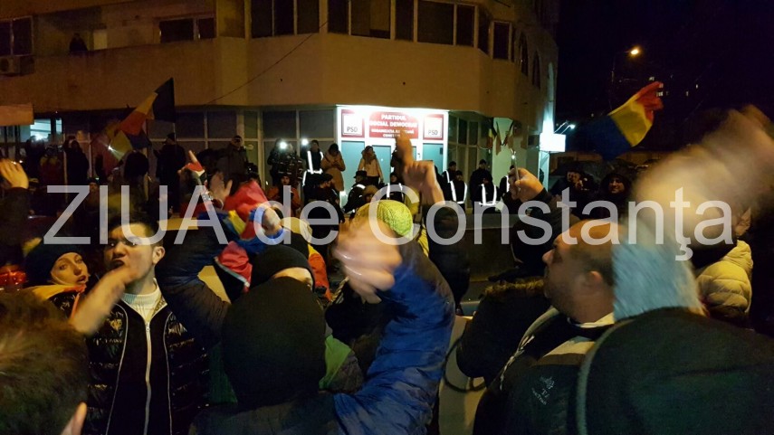 constantenii se strang din nou la prefectura 622455