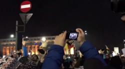 Deputatul PNL de Constanța, Bogdan Huţucă, în mulțimea de protestatari de la București