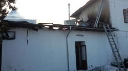 Arde Muzeul Sătesc de la Sângeru