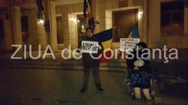 #ziua14 LIVE TEXT. Aproximativ 30 de protestatarii au ieșit în fața Prefecturii Constanța. Se scandează „PSD ciuma roșie” și „Hoții” (galerie foto + video)   