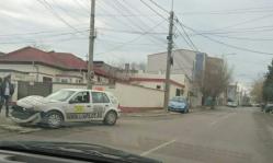 Accident cu o maşină de „Şcoală” pe strada Chiliei