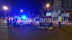 O mașină s-a răsturnat în sensul giratoriu de la Cora din Constanța (galerie foto + video)   