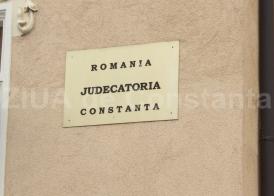 Cei patru presupuşi autori ai unui furt de telefoane dintr-un magazin constănţean, propuşi pentru arestare preventivă 