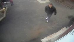 L-ați văzut? Căutat după ce ar fi fugit cu un telefon dintr-o casă de amanet din Constanța