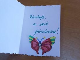Creaţii proprii, elevii din Tîrguşor au împărţit mărţişoare locuitorilor din comună
