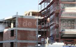 Bloc de apartamente supraetajat. Cui îi aparţine imobilul şi unde este amplasat în Mamaia