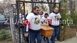 Familia și prietenii, în lacrimi. Adrian Tinca a fost condus pe ultimul drum (galerie foto+video)                           