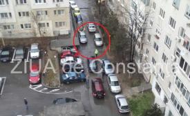 Alee din Tomis 3, blocată de mașini. Nimeni nu mai poate intra și ieși din zonă. Poliția Locală, prezentă la fața locului    