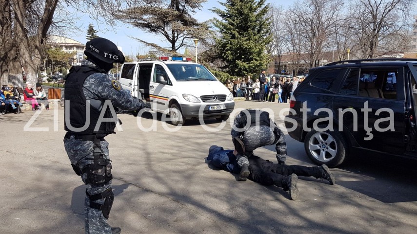 arme si echipamente ale politiei expuse publicului doritorii le au putut admira de aproape au avut loc