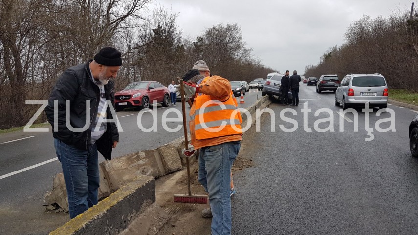 accident rutier intre constanta si lazu doua masini s au urcat pe parapet 627899