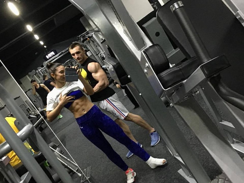 roxana stan pe podium la fitness si a dat jos ghipsul de la picior a concurat si a iesit vicecampioana