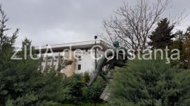 Monumentul „Căderea de pe soclu”, ridicat de revoluţionarii constănţeni (fotoreportaj)