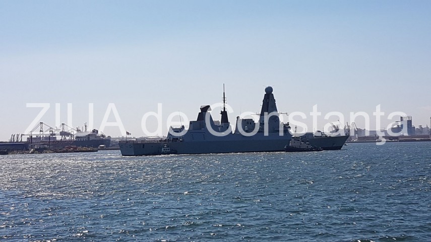 escala in portul constanta in premiera ofiteri ai fortelor navale romane la bordul distrugatorului britanic