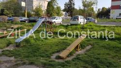 Pericol pentru copii la un loc de joacă din Tomis Nord. Cum arată leagănele (galerie foto+video)